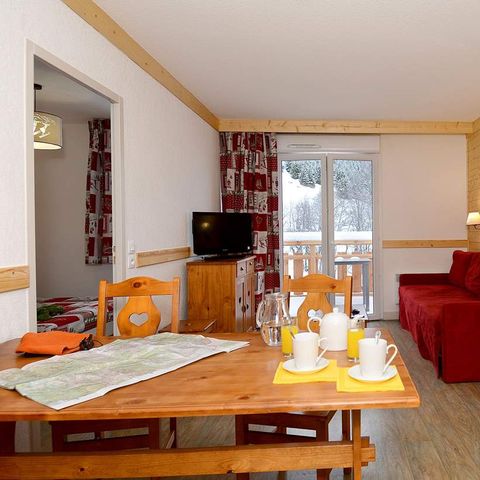APARTMENT 4 people