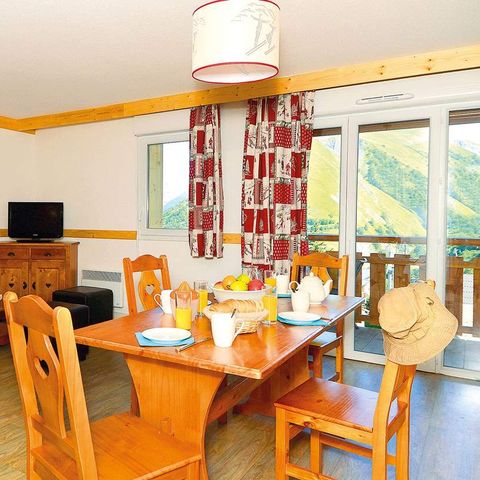 APARTMENT 4 people