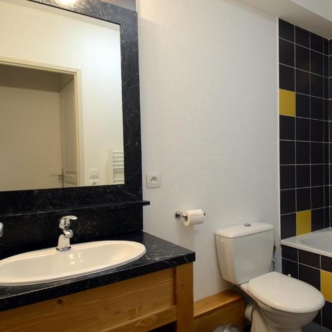 APARTMENT 4 people