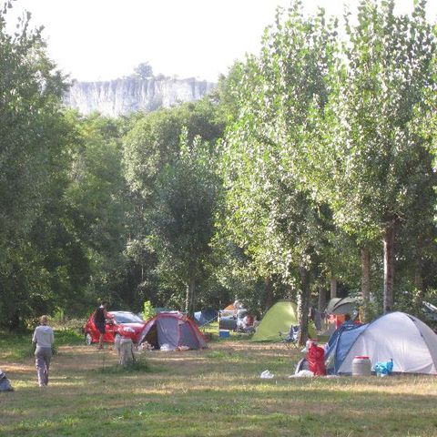 Stellplatz - Stellplatz + 1 Fahrzeug + Strom