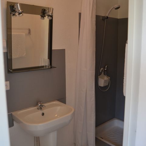 BEDROOM 2 people - Single-storey motel without kitchen