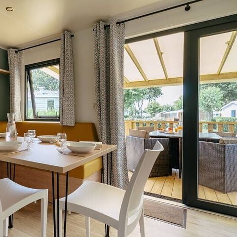 Stacaravan 6 personen - Mobile-home | Premium | 3 slaapkamers | 6 pers. | Verhoogd terras | 1 badkamer | Air-con.