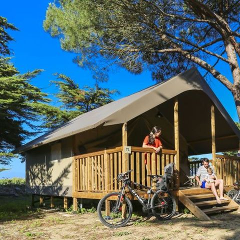 Canvas and wooden tent 4 persons - Comfort Lodge tent without sanitary facilities - 2 bedrooms