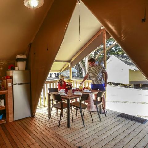 Canvas and wooden tent 4 persons - Comfort Lodge tent without sanitary facilities - 2 bedrooms