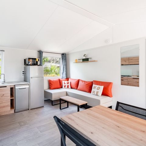 Stacaravan 4 personen - 31m² Premium stacaravan (2 kamers) + vaatwasser + 15m² halfoverdekt terras