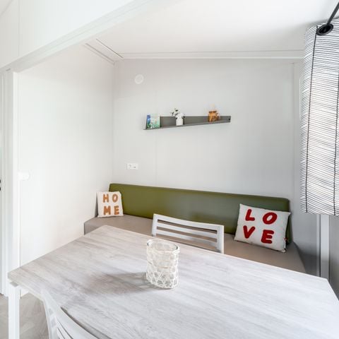 Mobilheim 2 Personen - Mobilheim Premium 19m² (1 Zimmer) + Geschirrspüler + Halbüberdachte Terrasse 11m²