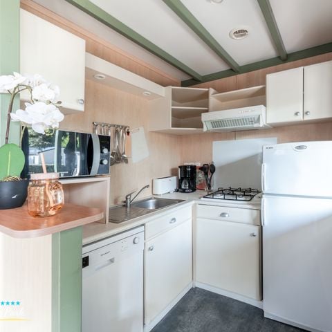 Chalet 4 personen - Chalet Premium 35m² (2 kamers) + Airconditioning + Afwasmachine + Overdekt terras 12m² + Privé parkeerplaats