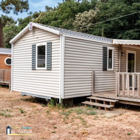 Mobile home 4 persons - Comfort mobile home 27.5m² (2 bedrooms) + 11m² semi-covered wooden terrace