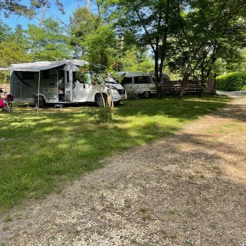 EMPLACEMENT - Forfait emplacement tente, caravane ou camping-car + véhicule