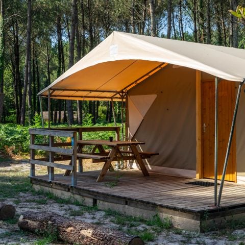 Tente en toile et en bois 4 personnes - plancher bois, 2 chambres, cuisine équipée, terrasse