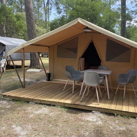 Tente en toile et en bois 4 personnes - plancher bois, 2 chambres, cuisine équipée, terrasse