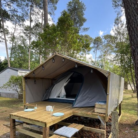 Accommodation 2 persons - Bike shed, wooden floor, table