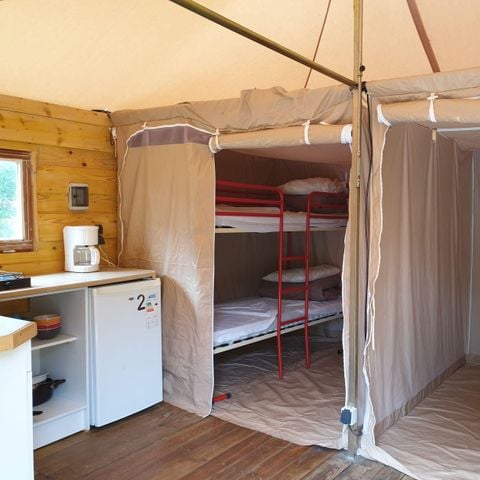 TENTE TOILE ET BOIS 4 personnes - La Cabane 16m² (2 chambres) sans sanitaires 4 pers