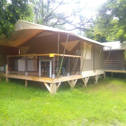 Tente en toile et en bois 5 personnes - Petit Lodge 20m² (2 chambres) sans sanitaires 5 pers