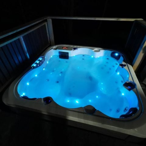 Chalet 10 personen - Groot Spa Chalet voor 10 personen, airconditioning, TV, 2 badkamers met douche, vaatwasser 10 personen