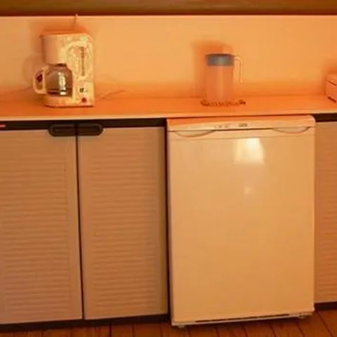 TIENDA DE LONA Y MADERA 5 personas - Albergue Pequeño 3 Habitaciones 5 Personas Sin Sanitario