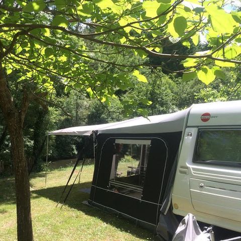 PIAZZOLA - Piazzola grande : +150 m² (auto + tenda/caravan/camper + elettricità 10A)