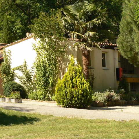 PIAZZOLA - Piazzola grande : +150 m² (auto + tenda/caravan/camper + elettricità 10A) 2 pers.