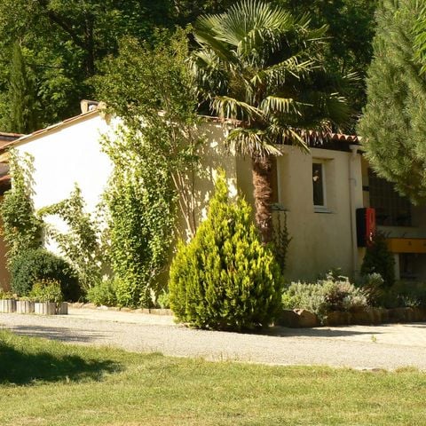 PIAZZOLA - Piazzola grande : +150 m² (auto + tenda/caravan/camper + elettricità 10A) 2 pers.