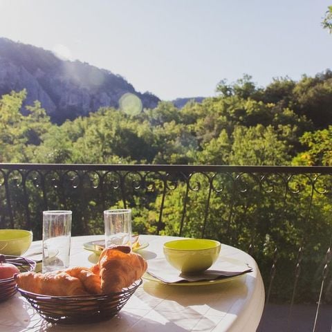 STUDIO 3 personnes - BALCON TV