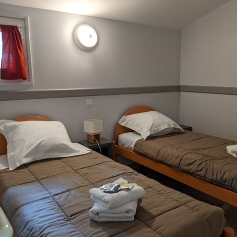 CASA 6 personas - Pabellón 6- 1 habitación + 1 cabina + terraza + aire acondicionado + TV - 40m².