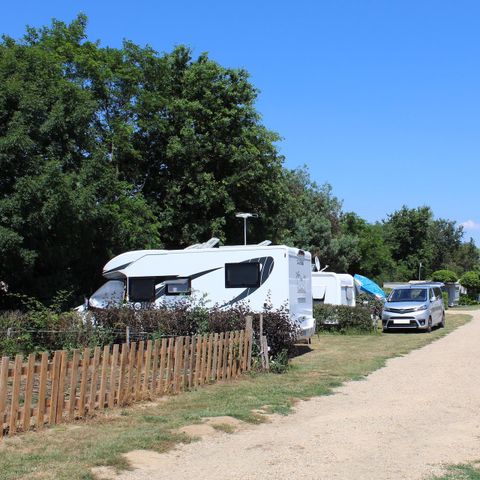 Kampeerplaats - Standplaats voor auto + tent of caravan