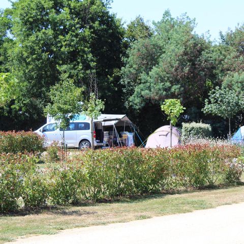 Kampeerplaats - Standplaats voor auto + tent of caravan