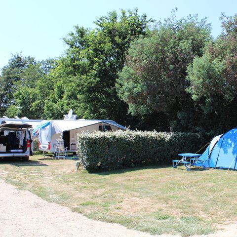 Kampeerplaats - Standplaats voor auto + tent of caravan