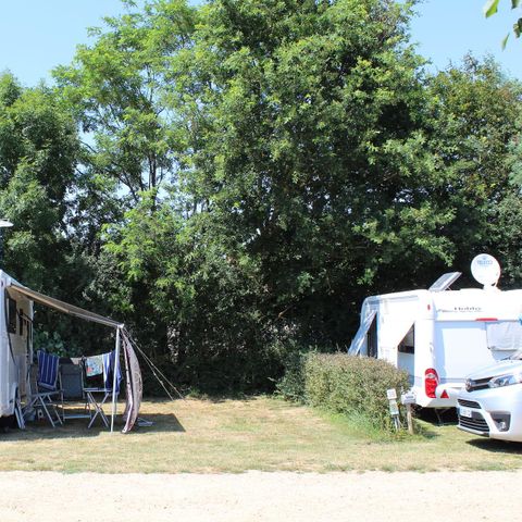 Kampeerplaats - Standplaats voor auto + tent of caravan