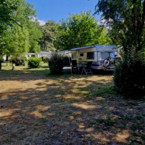 EMPLACEMENT - emplacement camping-car caravane van