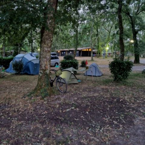 EMPLACEMENT - Emplacement tente