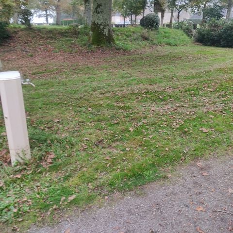 EMPLACEMENT - Emplacement avec éléctricité 10A et eau pour caravane et camping car