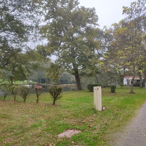 STAANPLAATS - Standplaats met 10A elektriciteit en water voor caravan en camper