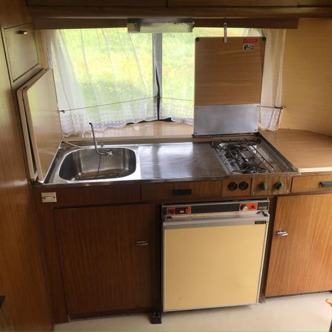 CARAVANE 2 personnes - Eriba Toinette - sanitaires communs