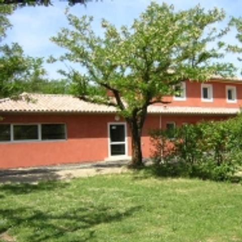 STAANPLAATS - Comfortpakket (1 tent, caravan of camper / 1 auto / 10A elektriciteit)