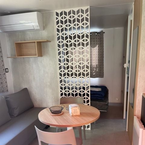 Mobilhome 2 personnes - Mobil home Premium 21m² 1 chambre + terrasse 12m² semi-couverte (9m²) - TV + Climatisation 2 pers