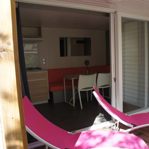 Stacaravan 4 personen - Stacaravan Premium 32m² 2 kamers + 2 badkamers + overdekt terras 9m² + TV + Airconditioning 4 pers