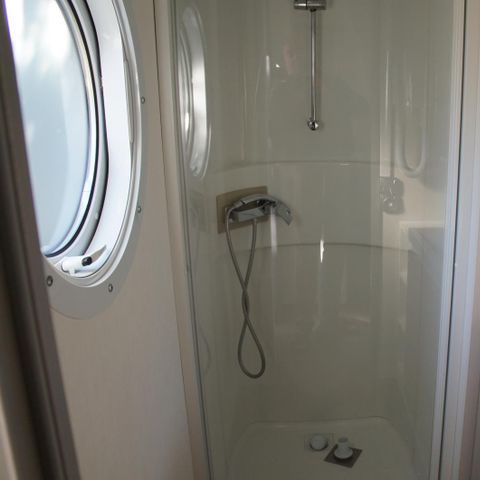 Mobilheim 7 Personen - Mobilheim Premium 32 m² 3 Zimmer + 12m² halbüberdachte Terrasse (9m²) + TV + Klimaanlage 6/7 Pers.