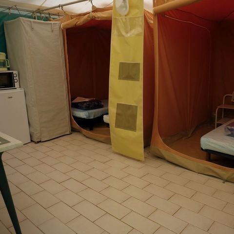 Glampingtent 4 personen - Bungalow-Toilé- 2-slaapkamer-4 pers - betegeld terras