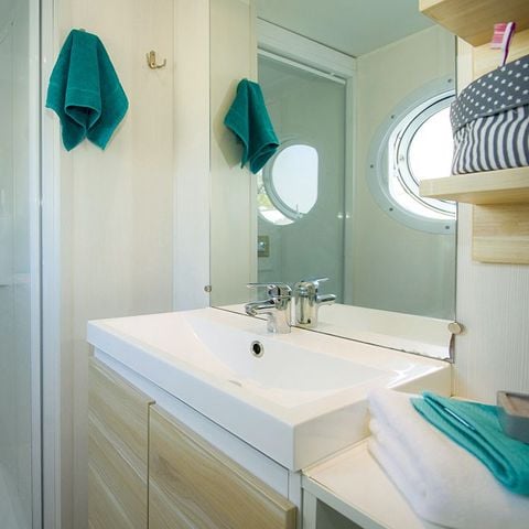 Mobilheim 4 Personen - Mobilheim | Classic | 2 Zi. | 4 Pers. | Nicht überdachte Hochterrasse | Klima.
