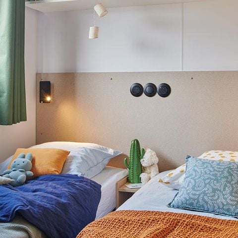 MOBILHOME 4 personnes - TAOS Luxe 35m2 terrasse couverte + Jacuzzi privatif - 4 pers 2 chambres 2 sdb - clim