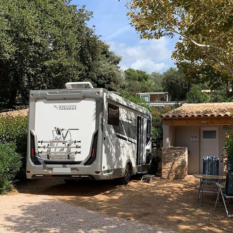 Pitch - Highly comfortable with private bathroom and a plancha