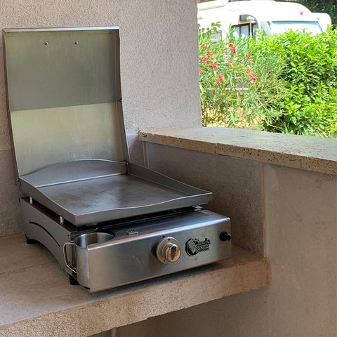 Pitch - Highly comfortable with private bathroom and a plancha