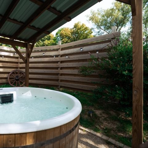 Uniek 2 personen - POD + PRIVÉ JACUZZI - 1 slaapkamer