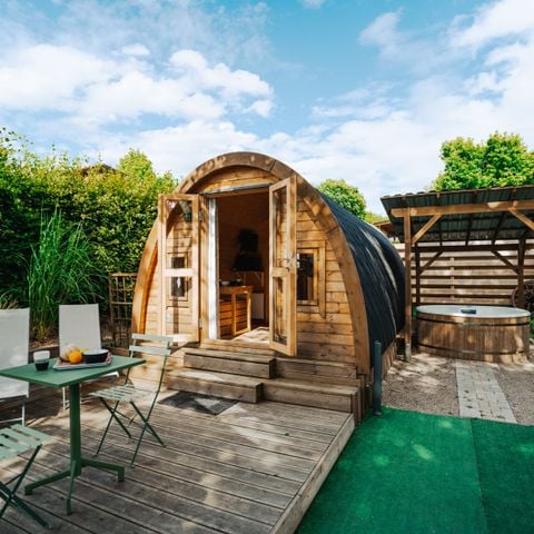 HÉBERGEMENT INSOLITE 2 personnes - POD + JACUZZI PRIVATIF - 1 Chambre 