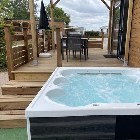 BUNGALOW 4 personnes - MOBIWOOD 36 avec son JACUZZI PRIVATIF - 2 Chambres