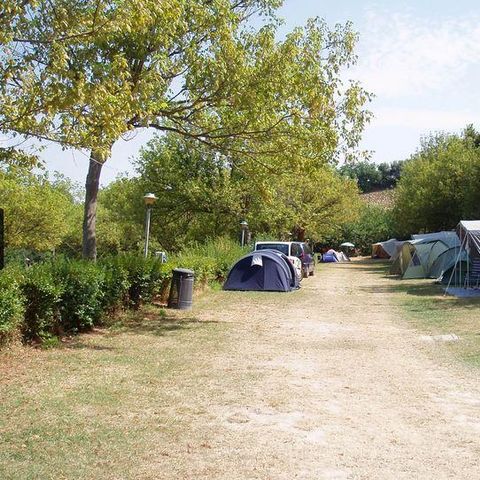PIAZZOLA - Auto + tenda/roulotte o camper + elettricità + acqua