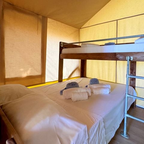Tente en toile et en bois 5 personnes - Klahari Lodge