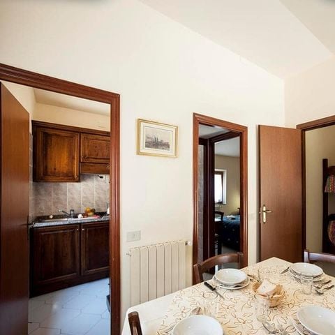 Piso 2 personas - (2 personas incluidas - 3 personas adicionales posibles con cargo extra, por favor contacte con el camping)