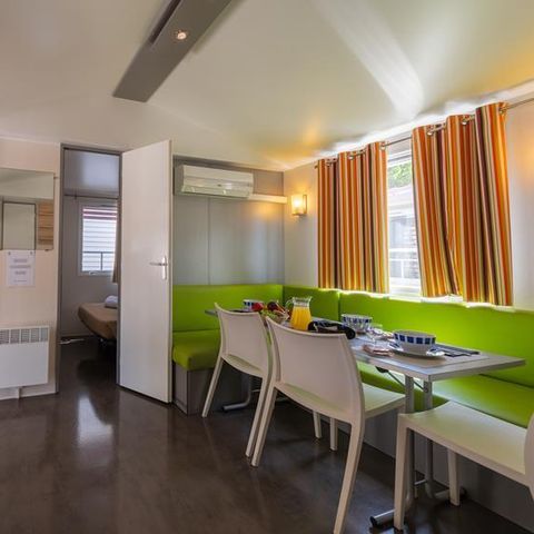 Stacaravan 6 personen - (2 personen inbegrepen - 4 extra personen mogelijk met toeslag, neem contact op met de camping)